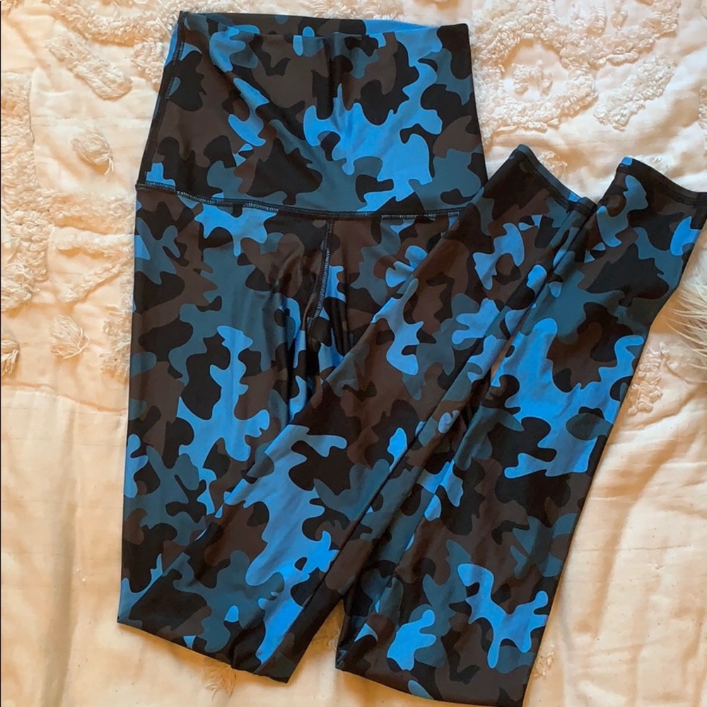 Emily Hsu Designs Blue Camo Leggings - Small